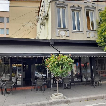 Golden Sleep Hostel Shkodër Exteriör bild