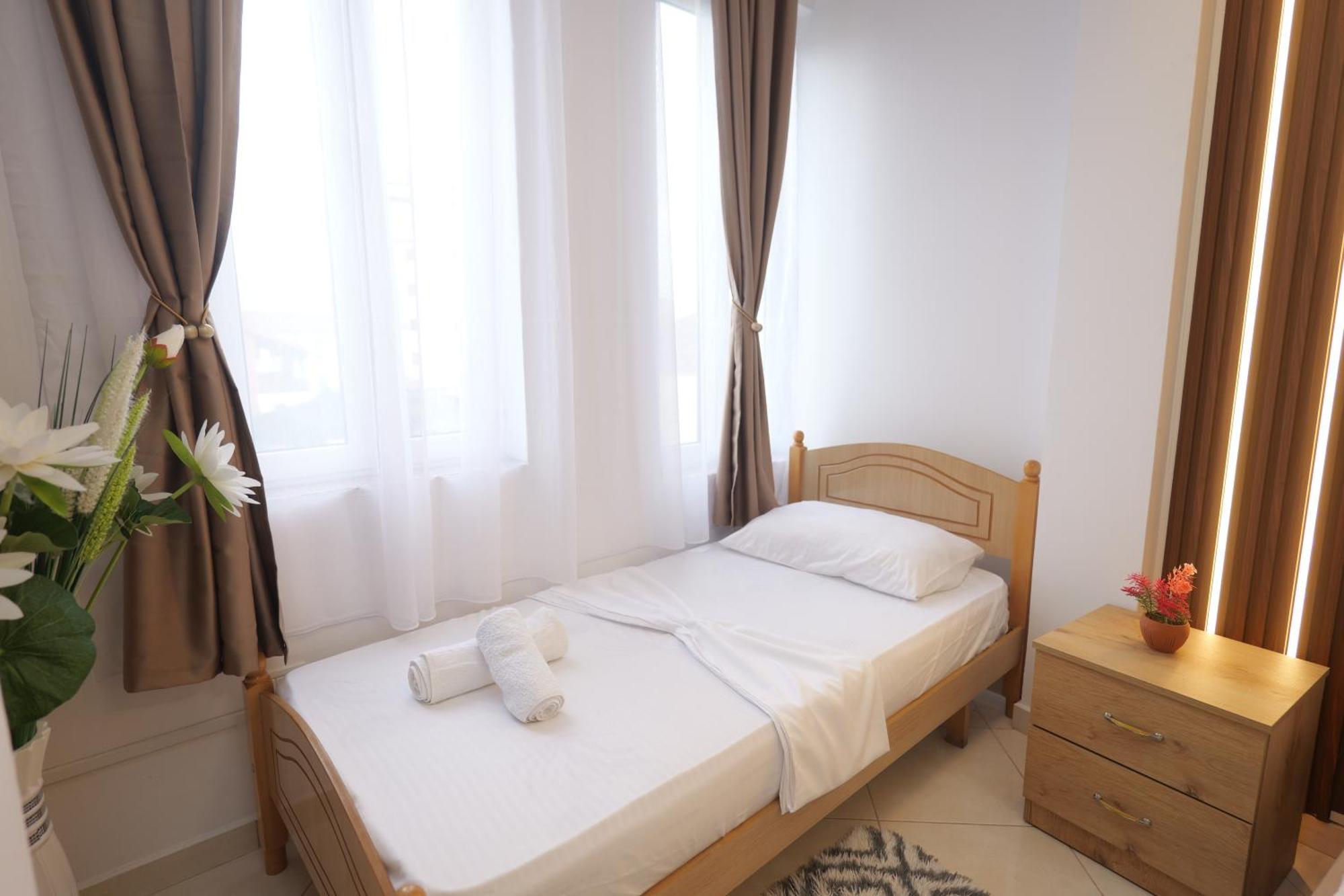 Golden Sleep Hostel Shkodër Exteriör bild