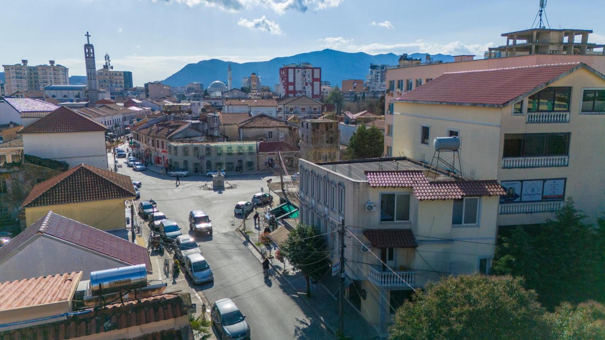 Golden Sleep Hostel Shkodër Exteriör bild